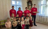 Получатели услуг отделения социальной реабилитации испекли печенье для детей православного садика